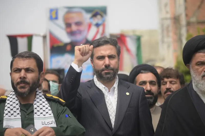 دعوت دکتر شیخان از کارگران و کارمندان این شرکت و دیگر اقشار مردم برای حضور در راهپیمایی ۲۲ بهمن دعوت دکتر شیخان از کارگران و کارمندان این شرکت و دیگر اقشار مردم برای حضور در راهپیمایی ۲۲ بهمن