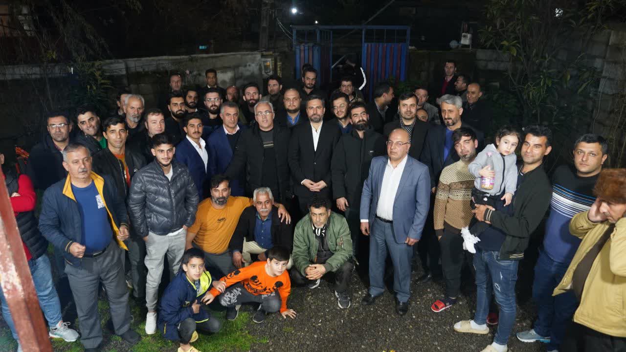 به پای فامیل بازی ها سوخته ایم/ در سفر رئیس جمهور شاهد بودم که برخی تنها خواسته شخصی داشتند به پای فامیل بازی ها سوخته ایم/ در سفر رئیس جمهور شاهد بودم که برخی تنها خواسته شخصی داشتند